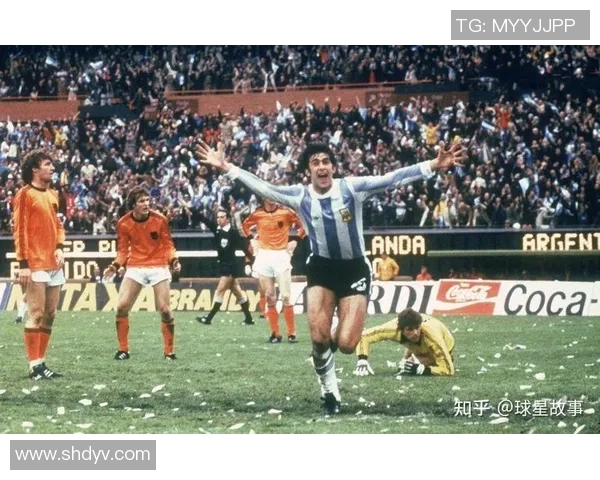 外国神级足球明星的传奇故事与球场上的辉煌时刻回顾