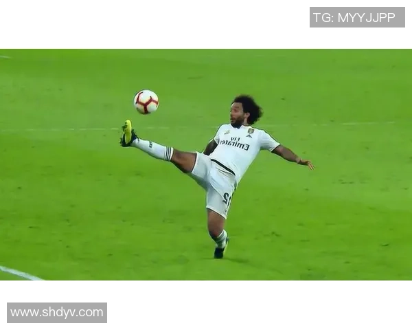 足球明星假期趣味自拍视频大揭秘尽显休闲生活与球场之外的真实一面